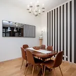 Spacious In Old Town By Reside Baltic Apartmán