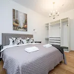 Spacious In Old Town By Reside Baltic Apartmán Vilnius