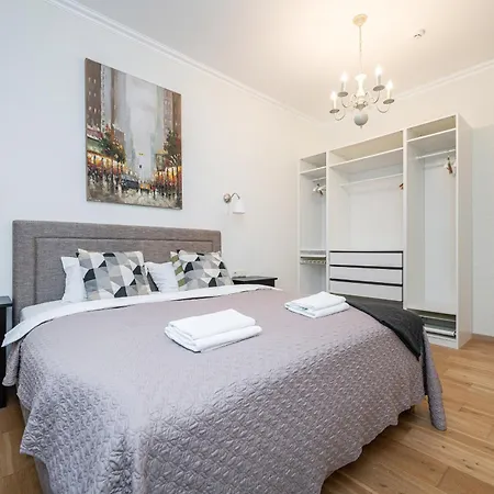 Spacious In Old Town By Reside Baltic Апартаменты Вильнюс