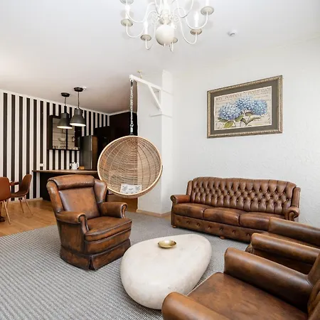 Spacious In Old Town By Reside Baltic Апартаменты Вильнюс