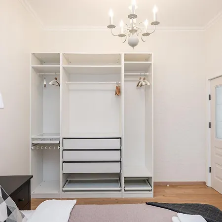 Spacious In Old Town By Reside Baltic Lägenhet *